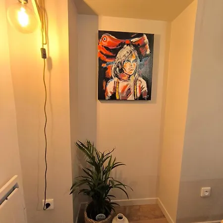 Au Pied Des Vignes *