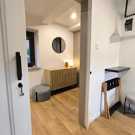 Au Pied Des Vignes *