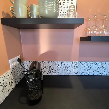 Au Pied Des Vignes *