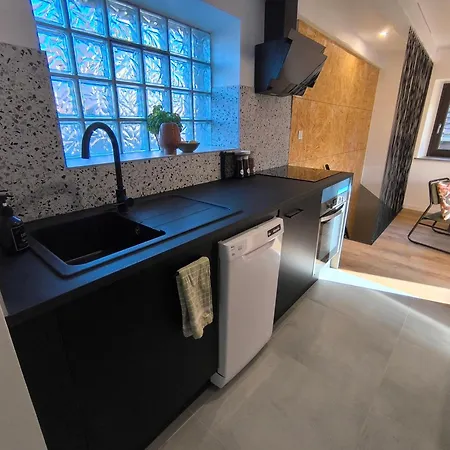 Au Pied Des Vignes *